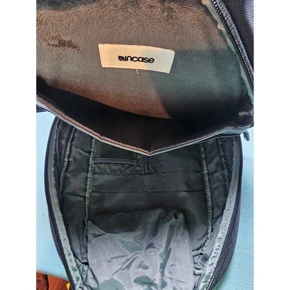 Incase ICON BACKPACK Black 06T-00259210 NWOT - Picture 5 of 5